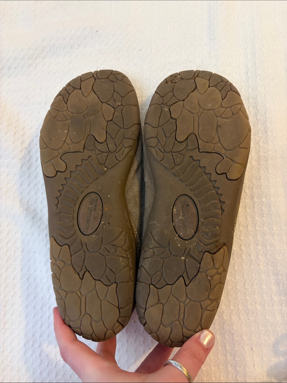 Earth Origins Sugar Leather Laser Cut Out Slip-On Loafers in Tan/Taupe Size 10 - Picture 10 of 16